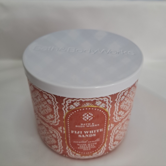 Bath & Body Works Fiji White Sands Scented Candle - Orange - Picture 6 of 10